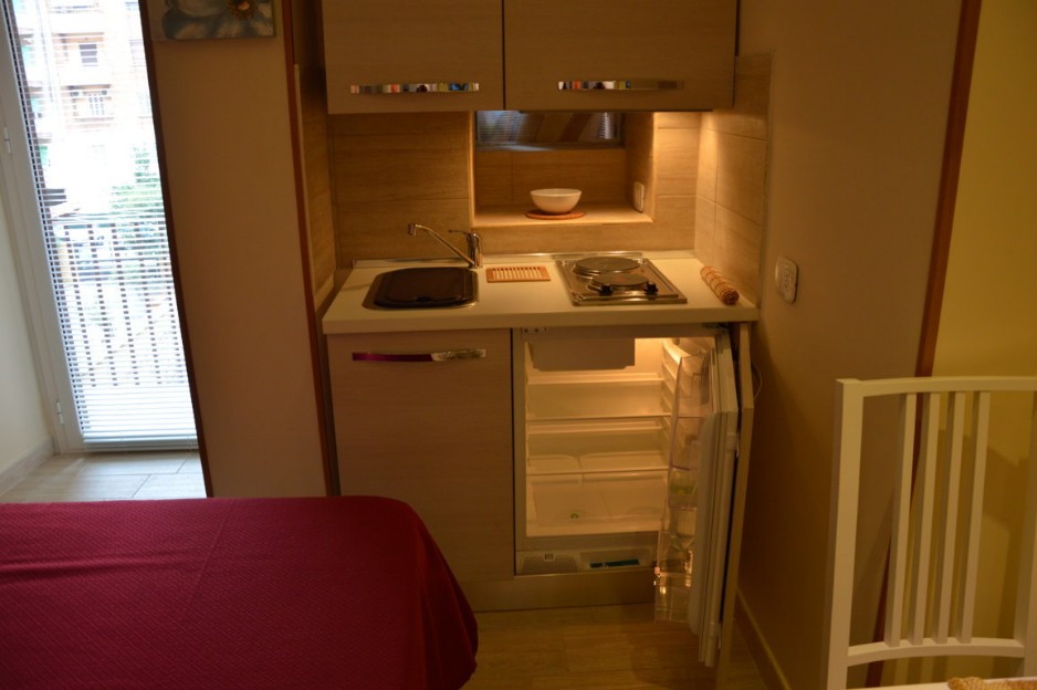 Camera con Letto Matrimoniale bagno privato e cucinotto in camera tariffa Euro 55,00 a notte